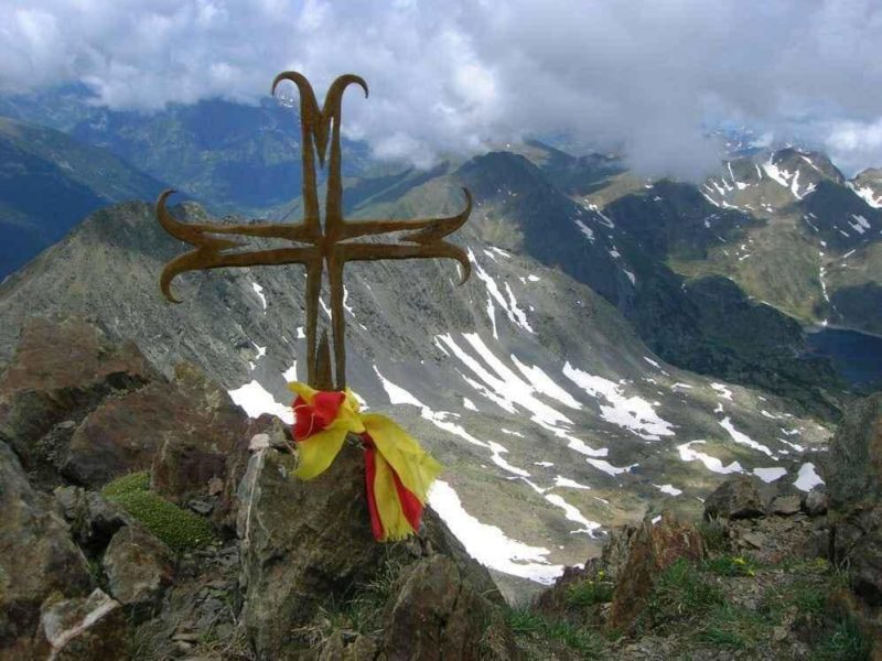 L’armée n’installera plus de croix religieuses sur les sommets des montagnes catalanes ?
