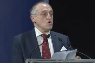 Paul-Marie Coûteaux à la Convention de la droite dénonce le mythe du progrès