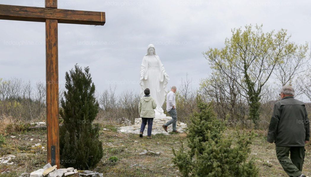 Retrait d’une statue de la vierge Marie dans un village de 283 habitants : les laïcards ont perdu