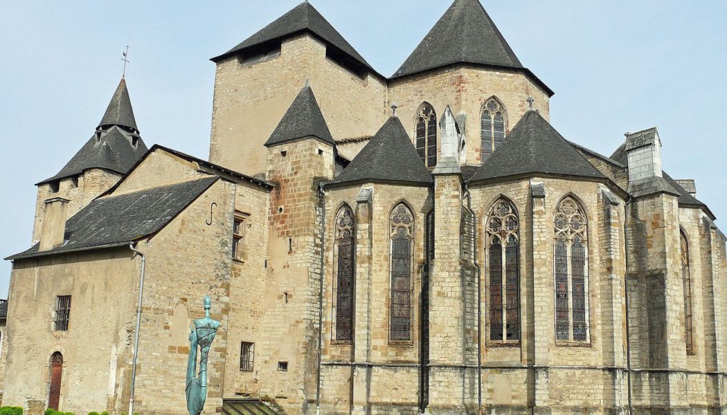 Attaque au bélier contre la cathédrale d’Oloron-Sainte-Marie