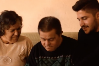 Un étudiant remercie son père trisomique pour l’éducation reçue