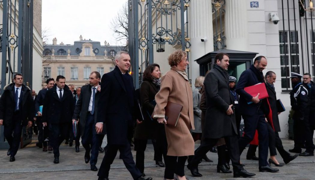 La France ridiculisée : “Quand vous suivez un ministre en France, vous êtes dans un autre monde”