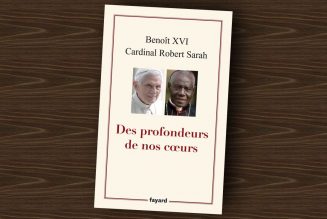 Des profondeurs de nos cœurs : “Le nom de Benoit XVI ne sera pas retiré de la couverture”