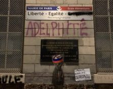 Une candidate lesbienne diffuse la photo de la profanation d’une plaque rendant hommage aux juifs déportés