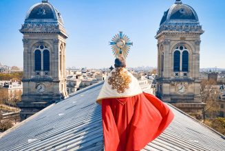 Paris : bénédiction depuis le toit de l’église Saint-François Xavier