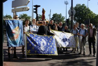 La sainte Vierge de Notre-Dame de Chrétienté en pèlerinage relais de Paris à Chartres