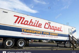 La messe publique est (pour le moment) interdite à la Pentecôte, mais pas le travail