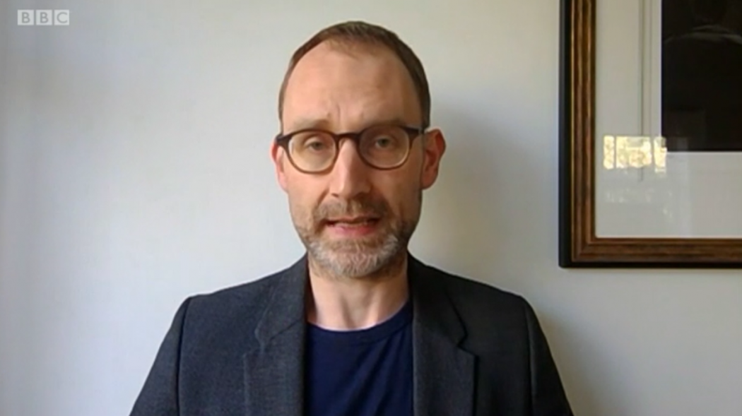 L’expert qui a prôné le confinement en Angleterre a démissionné pour avoir encouragé sa maîtresse à violer le confinement