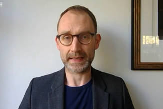 L’expert qui a prôné le confinement en Angleterre a démissionné pour avoir encouragé sa maîtresse à violer le confinement