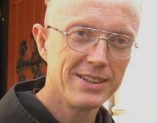 Salaire universel vs revenu universel : leçon d’économie du père abbé du Barrroux