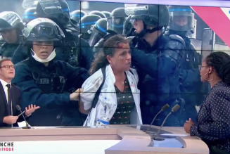 Sibeth : « Je ne saurais pas expliquer à mes enfants s’il est normal ou pas de jeter des pierres sur les forces de l’ordre »