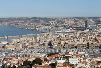 Marseille : on a vu des minibus qui embarquaient des gens des cités pour les débarquer devant le bureau de vote en leur distribuant des bulletins