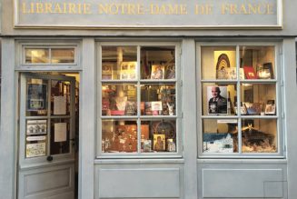 La librairie Notre-Dame de France ferme ses portes et liquide son stock