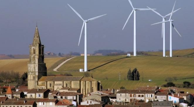 Robert Ménard ne prend pas de gants pour parler des éoliennes et des écolos parisiens