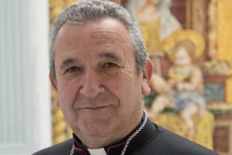 Refus de communion sur la langue : un évêque espagnol s’excuse