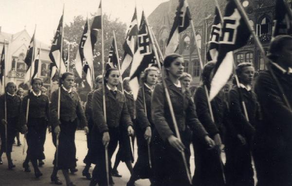 Emmanuel Macron veut imposer une loi du IIIe Reich du 6 juillet 1938