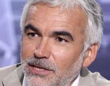 Pascal Praud, un libéral-conservateur : à la fois pro-GPA et amoureux de la culture française