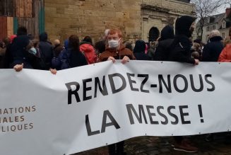 Retour sur les manifestations de dimanche pour le retour des messes publiques