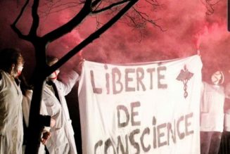 Manifestation provie à Lyon, pour dénoncer la suppression de la clause de conscience des médecins