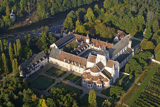 Un grand signe est apparu dans le Ciel, et il est visible de la terre… depuis Fontgombault