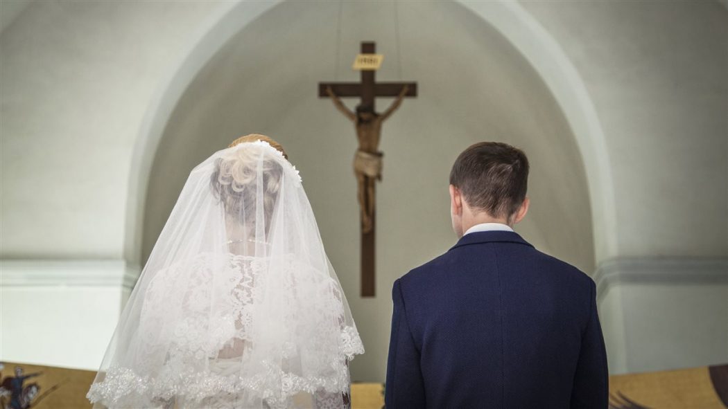 Retrouver le sens de l’amour conjugal au pied de la croix
