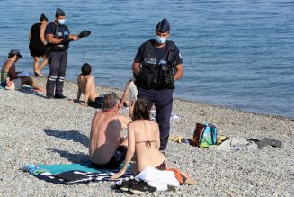Masques sur les plages mais frontières ouvertes avec le Brésil [Add.]