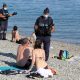 Masques sur les plages mais frontières ouvertes avec le Brésil [Add.]