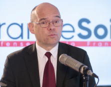 Le maire de Montfermeil met en garde les parents à propos de la “vaccination” de leurs enfants