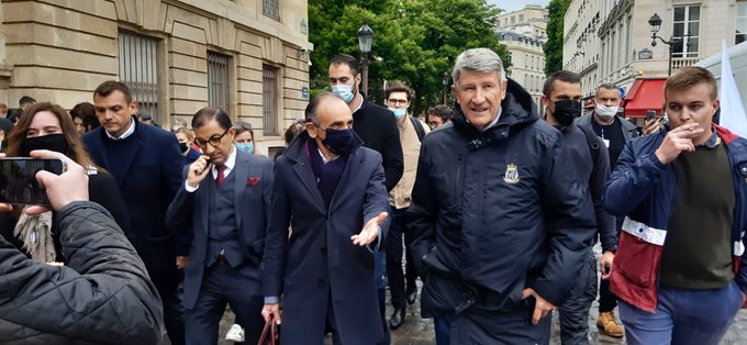 Gérald Darmanin hué à la manifestation en soutien aux policiers