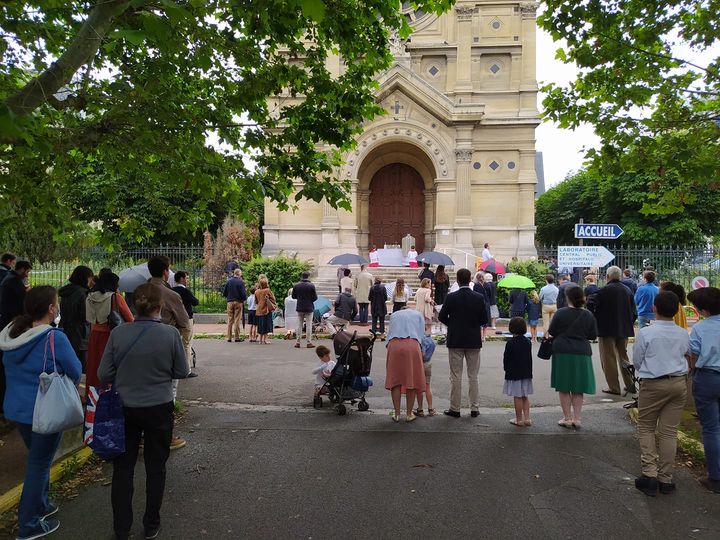 Saint Germain en Laye : des catholiques toujours à la porte de l’église