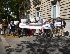 Manifestation tous les samedis devant la Nonciature à Paris