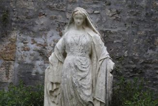 Une statue de la Vierge décapitée à Bayeux