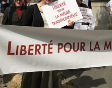 Sixième manifestation devant la nonciature