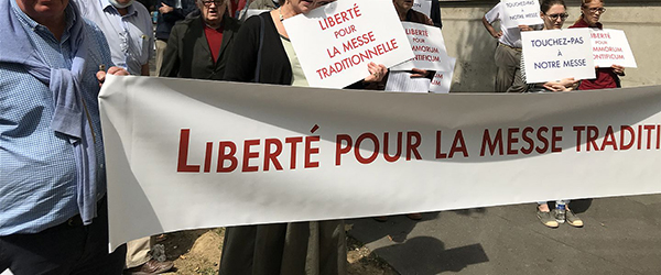 Sixième manifestation devant la nonciature
