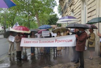 Quatrième manifestation pacifique devant la nonciature apostolique en France