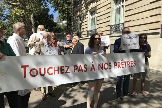 Cinquième manifestation devant la nonciature en France