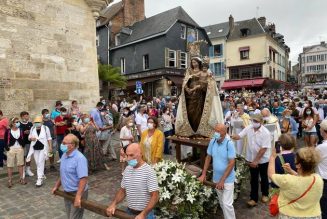 Honfleur a renoué avec la procession du 15 août