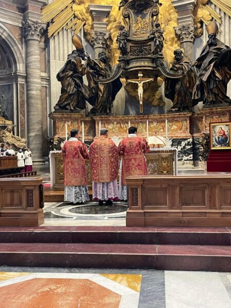 10e pèlerinage international Populus Summorum Pontificum : Messe à l’Autel de la Chaire à Saint Pierre de Rome