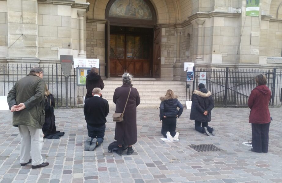 La mobilisation se poursuit devant Notre-Dame du Travail (Paris 14e) pour le retour de la messe traditionnelle
