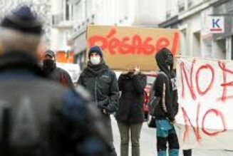 Selon Ouest-France, les milices antifas sont des “spectateurs”