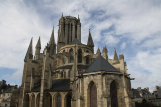 Inscriptions satanistes sur la cathédrale Notre-Dame de Coutances