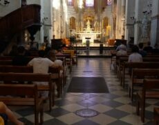 Grenoble : des fidèles passent la nuit dans la cathédrale