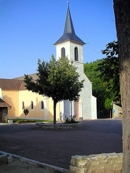 Un village cherche un prêtre pour une messe le 15 août