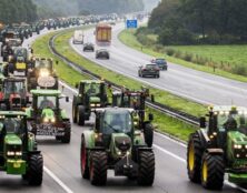 Pays-Bas : plus de 40 000 agriculteurs néerlandais ont bloqué les grands axes routiers et les centres de distribution alimentaires