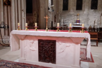 Un bel autel pour la paroisse de Chécy (45)